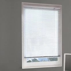 MADECOSTORE Store Vénitien Micro-perforé Aluminium 25mm - Blanc - L60 X H175cm - Blanc