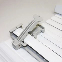 Coupe Lamelles Store Vénitien Madeco V2 PVC/aluminium 25mm